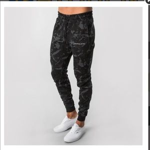 Alphalete Men’s Black Digital Camo Joggers